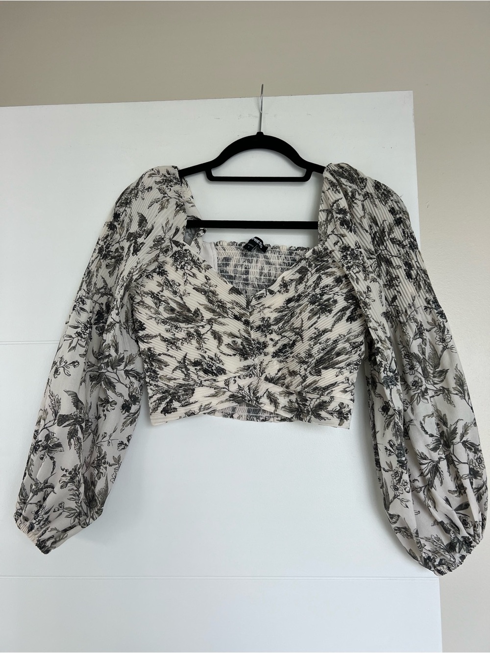 Express Floral Twist-Front Cropped Top in Black and Cream